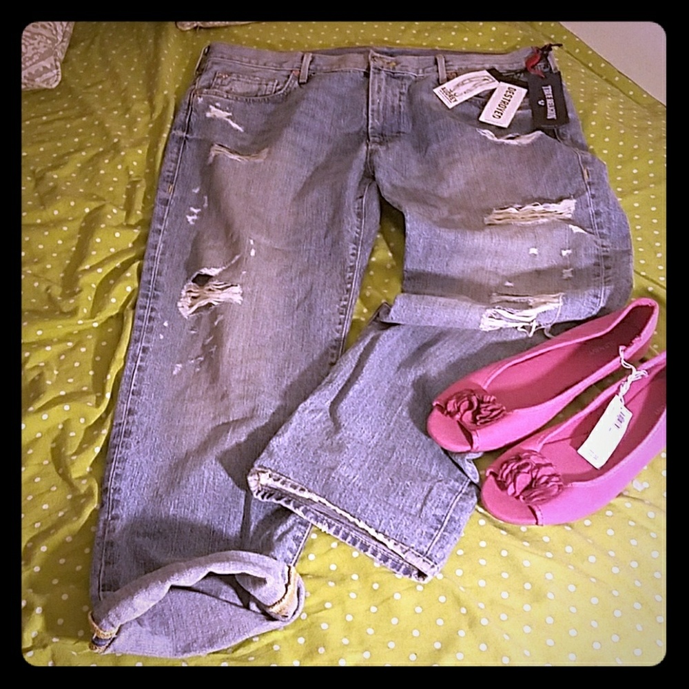 *NWT* True Religion destroyed boyfriend crop jeans